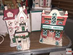 Holiday Decor - Christmas - 4 ceramic Christmas Valley collector houses