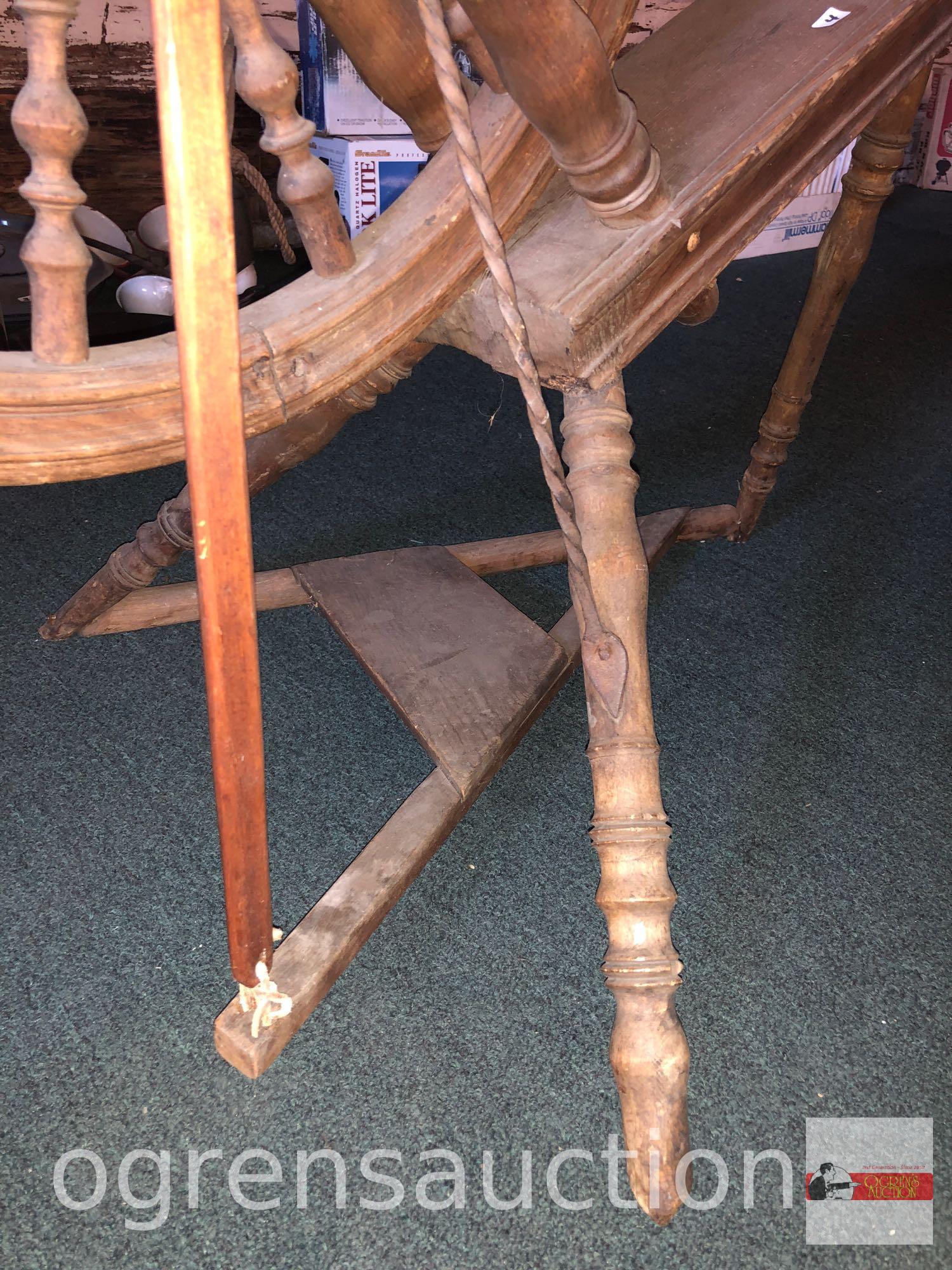 Vintage spinning wheel, needs some TLC