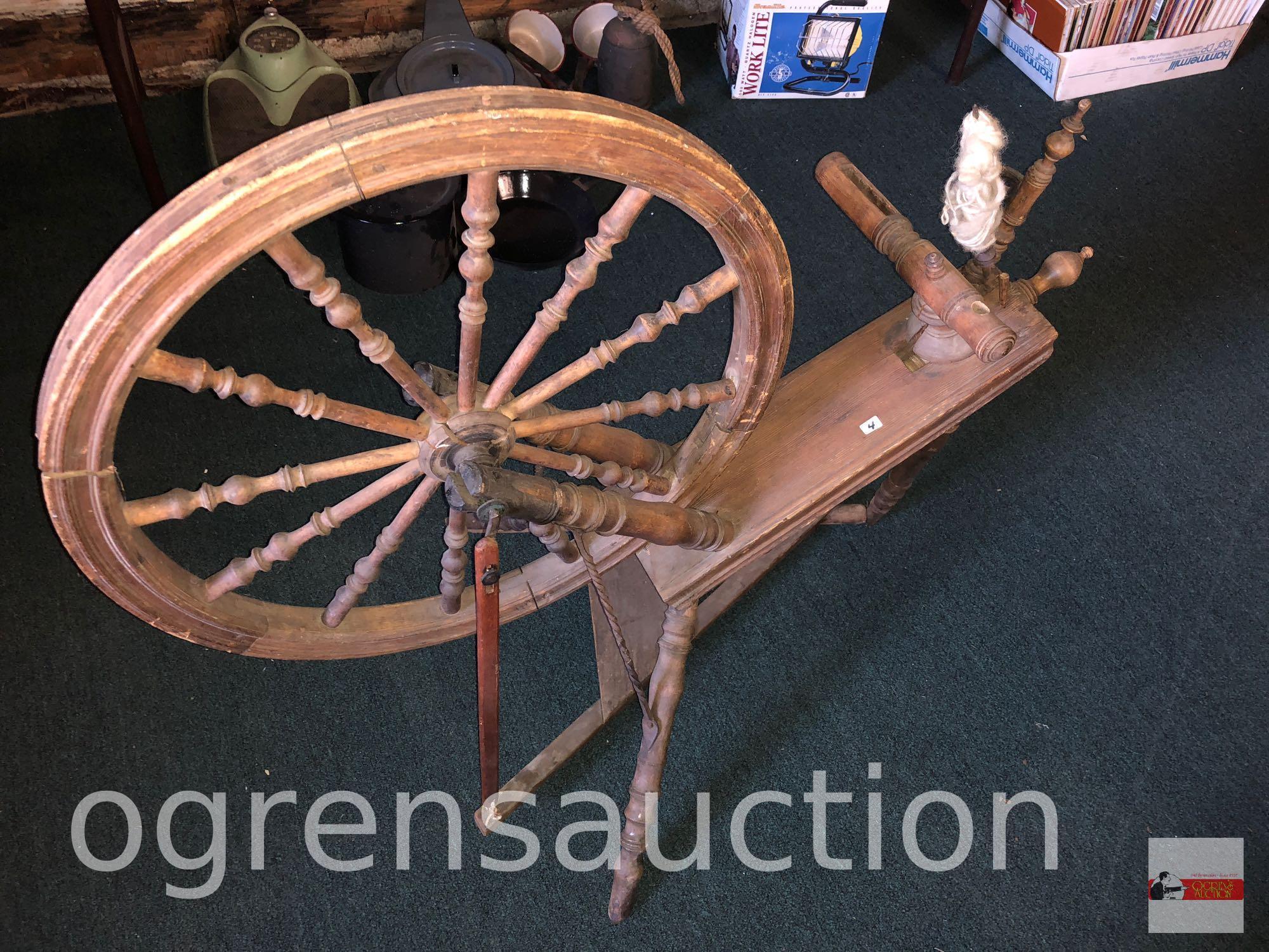 Vintage spinning wheel, needs some TLC