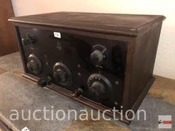 Vintage Radyne tube radio, 19.75"wx11.5"dx10.25"h