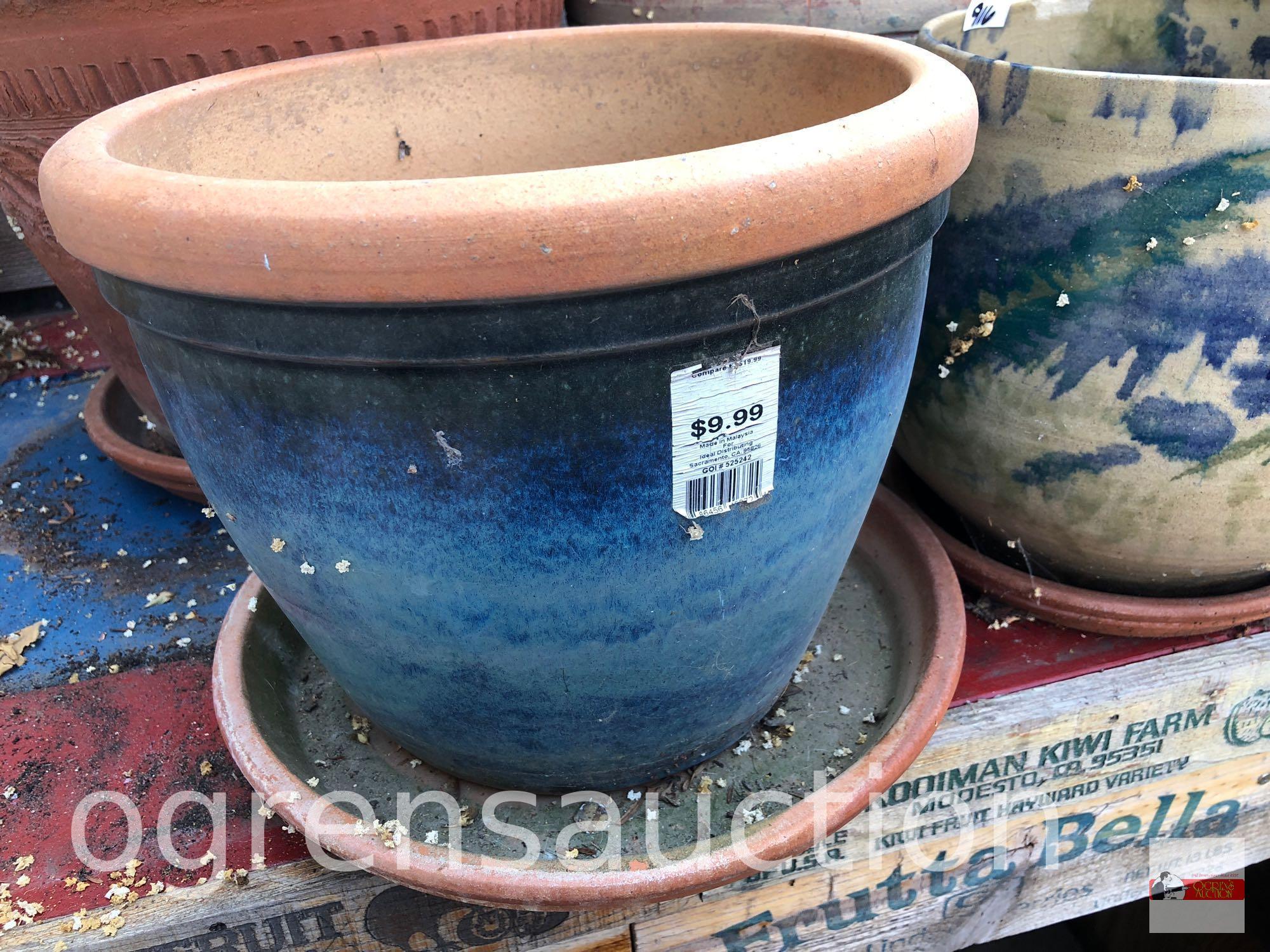 Yard & Garden - 6 lg. planter pots, 3 as is