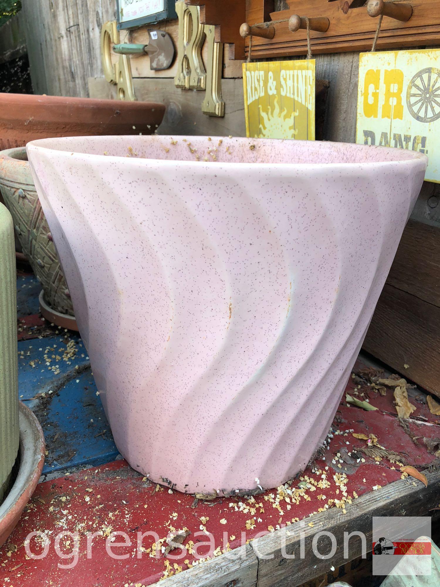 Yard & Garden - 6 lg. planter pots, 3 as is