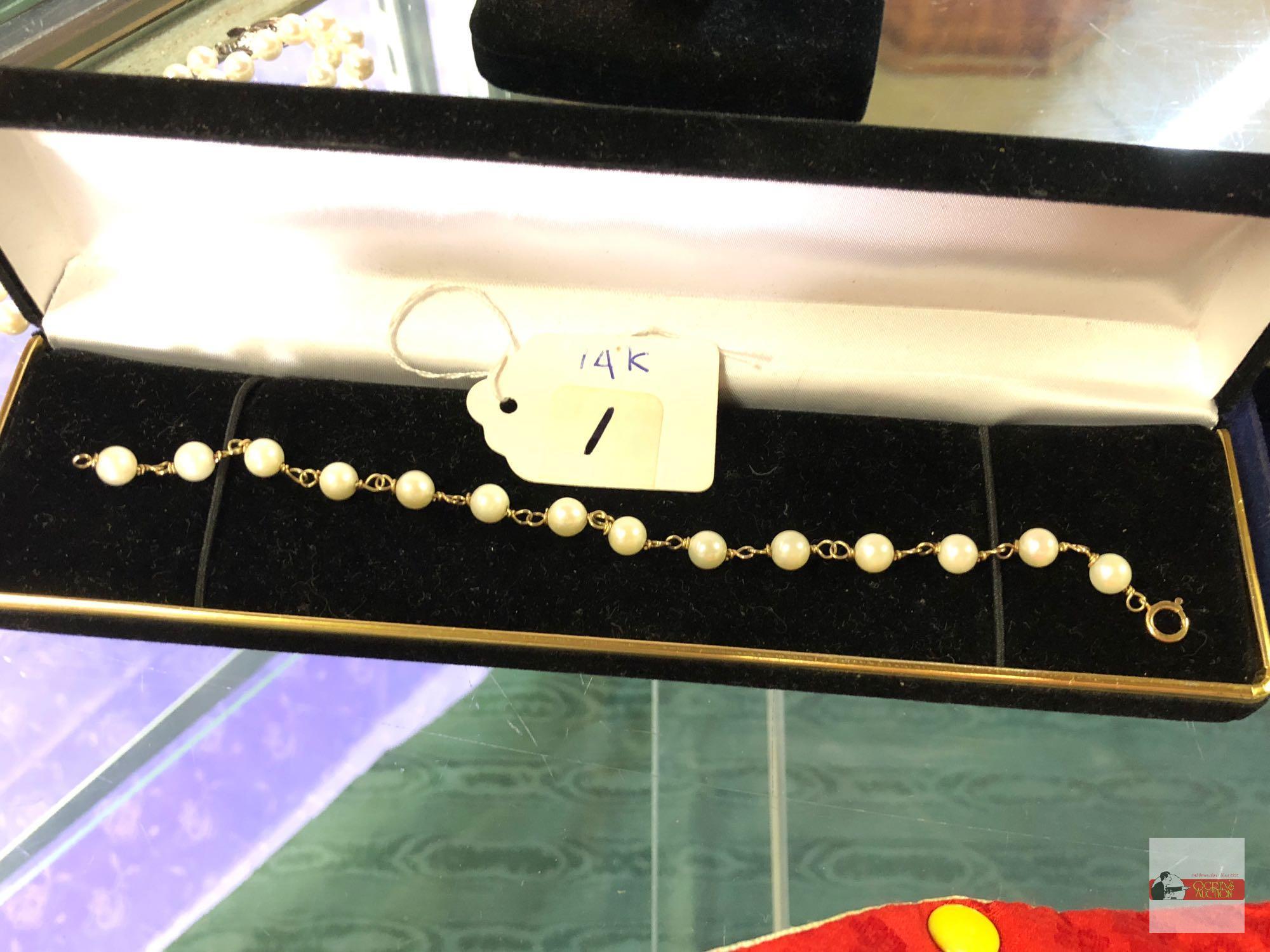 Jewelry - Bracelet - 14 karat gold with 14 pearls
