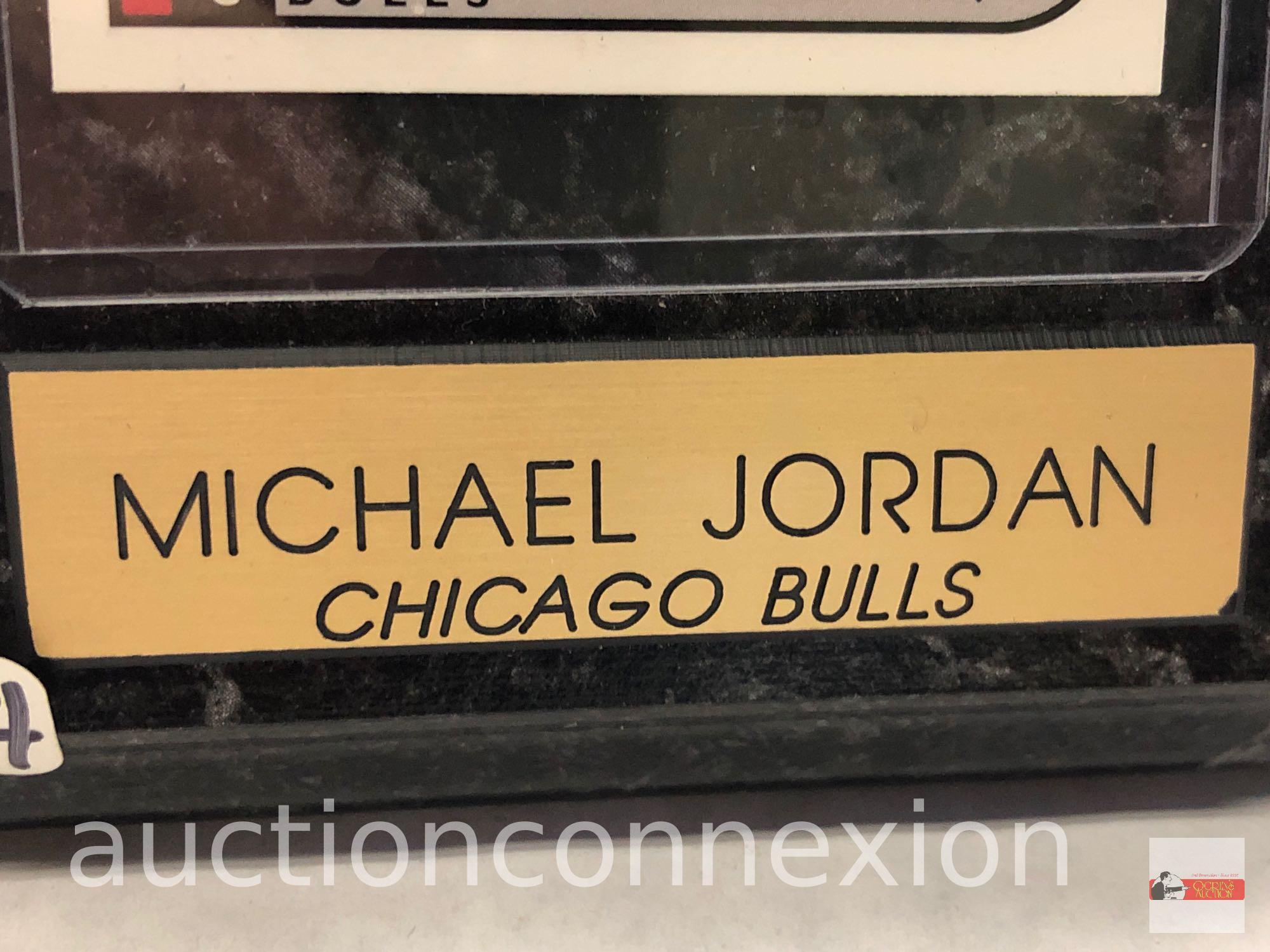 Ephemera - 3 Sports cards, Michael Jordan, Bulls - Kobe Bryant, Lakers - Kareem Abdul-Jabbar, Lakers