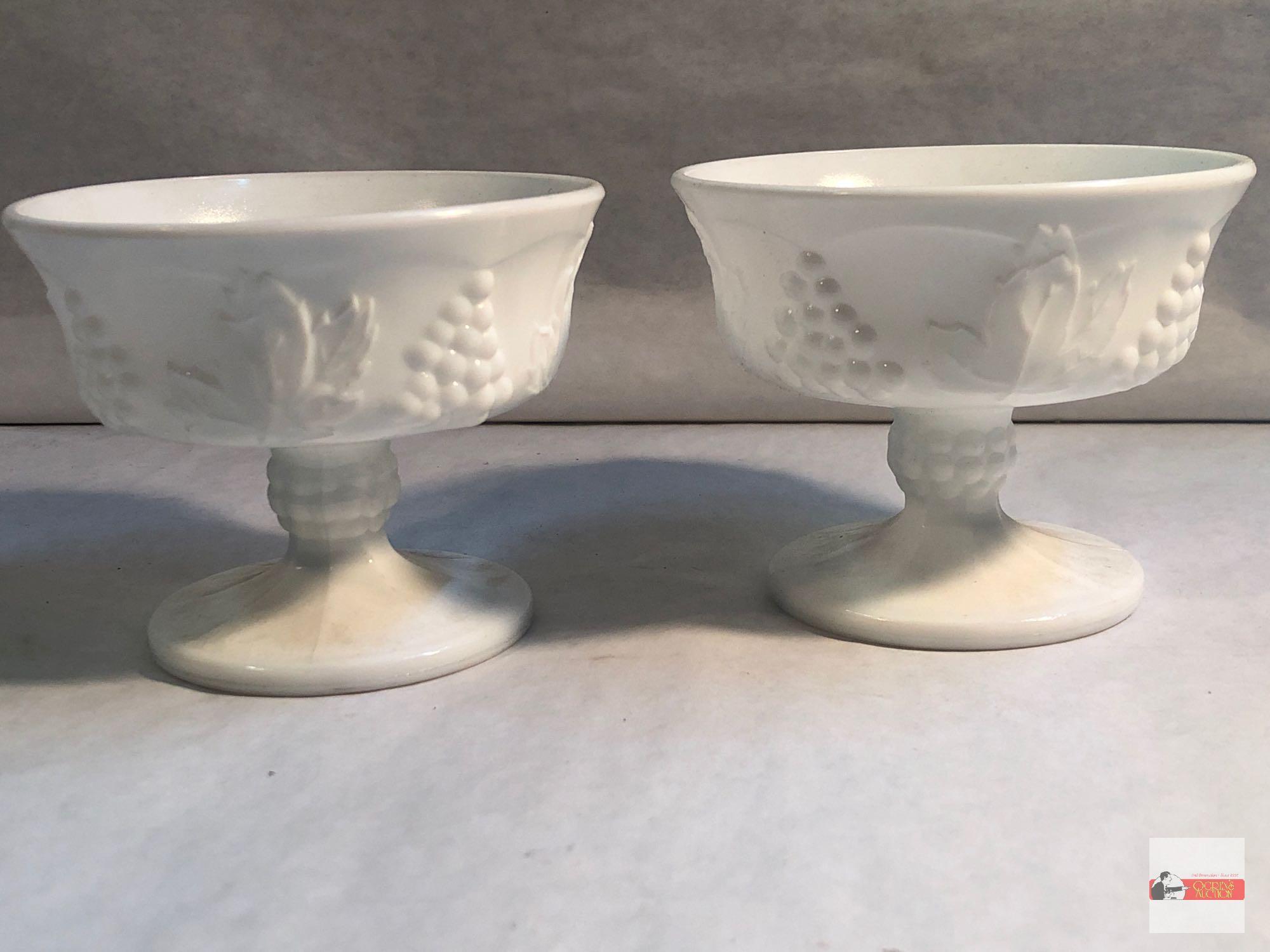 8 items - Vases, bowl and 2 pedestal dessert stems