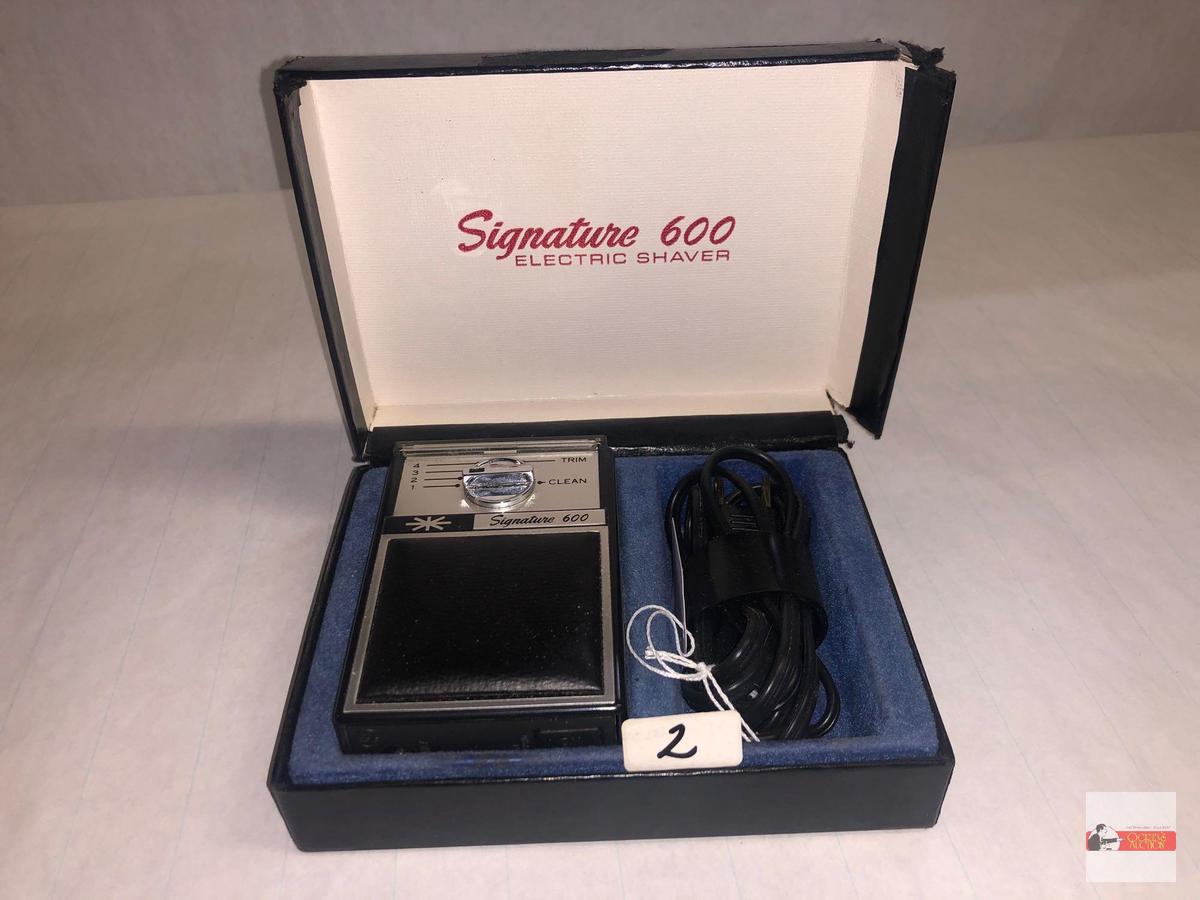 Signature 600 Electric Shaver and orig. case