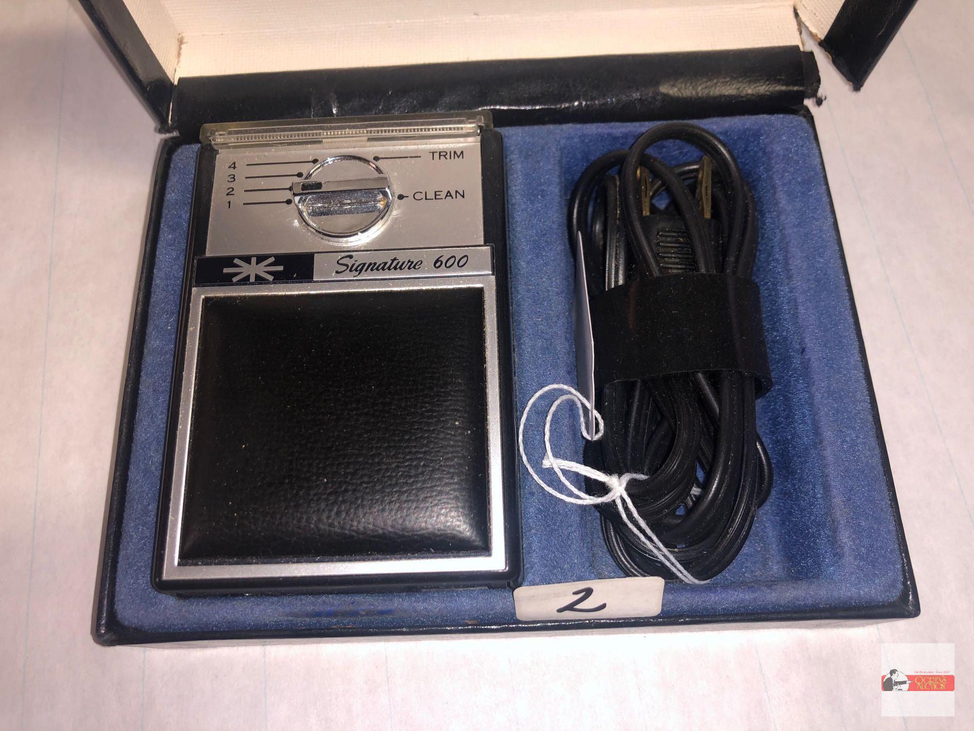 Signature 600 Electric Shaver and orig. case