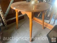 Furniture - small round table, spoon feet