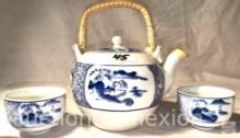 Asian tea set, 5 pcs. tea pot and 4 matching cups,