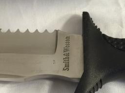 Collector Smith & Wesson Knives SW960 Large Hunting Knife Overall Length Size:11" Long