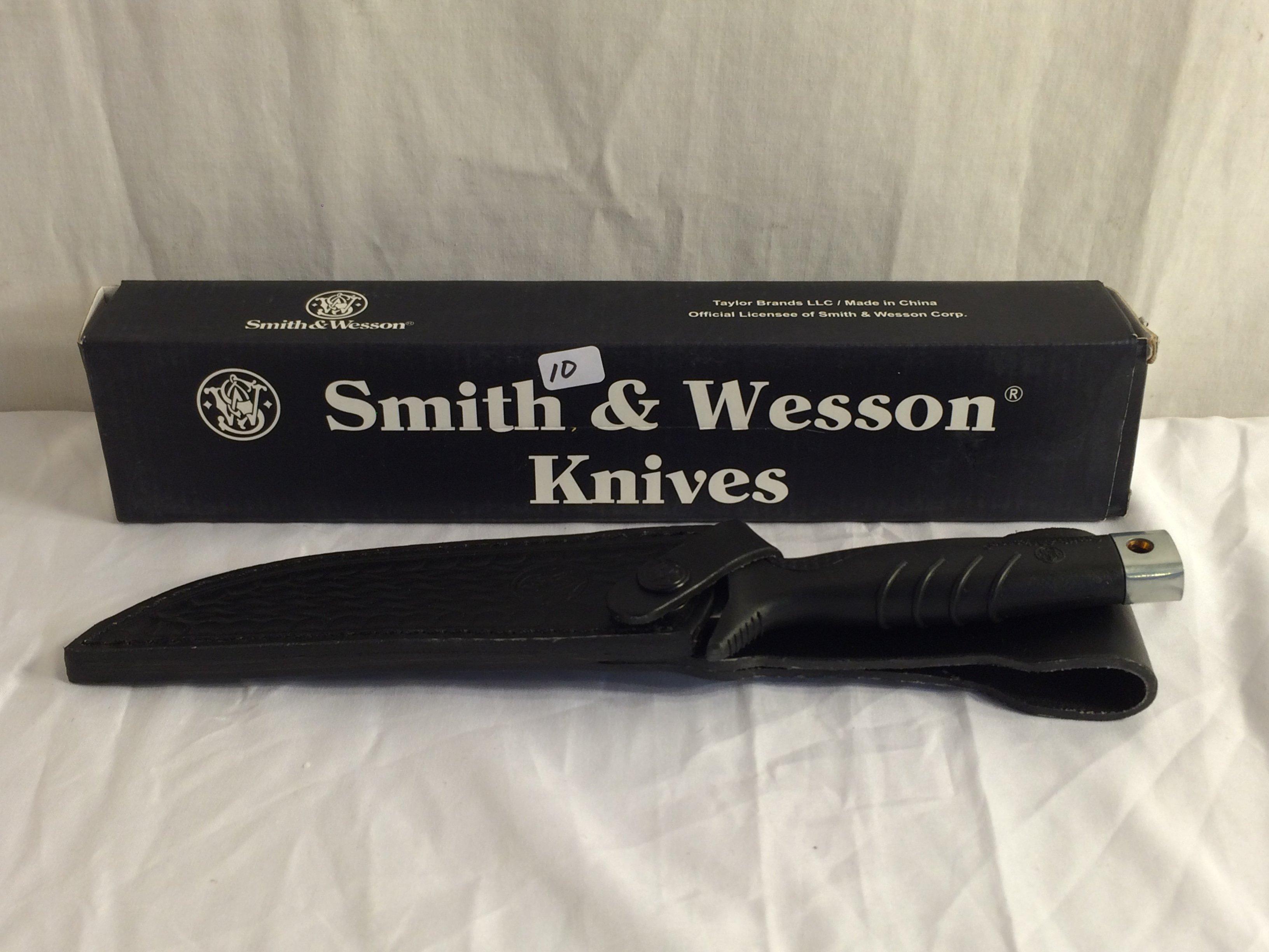Collector Smith & Wesson Knives SW960 Large Hunting Knife Overall Length Size:11" Long