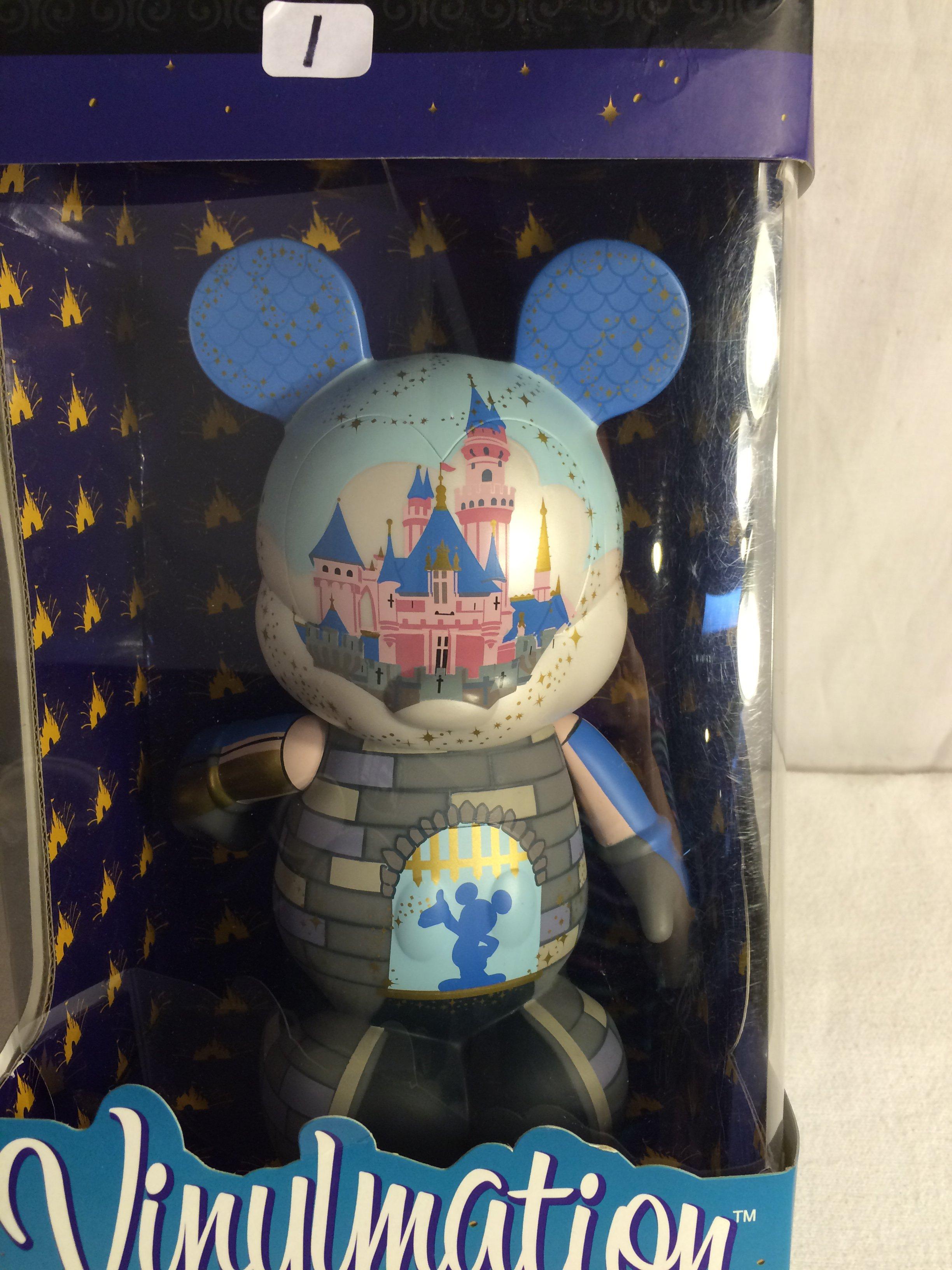 Collector Disney Vinymation Celebrating In The Air Figure 9" Vinyl 6.3/4"w By 11" Tall Box Size