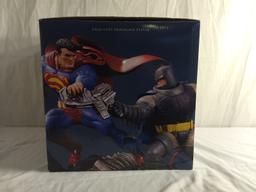 New DC, Collectibles Batman The Dark Knight Returns "Superman VS. Batman Battle Statue 14"x14" Box