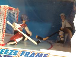 Collector NIP Starting Lineup Freeze Frame One On One Hockey Players Roy & Jagr 10" by 6.5"