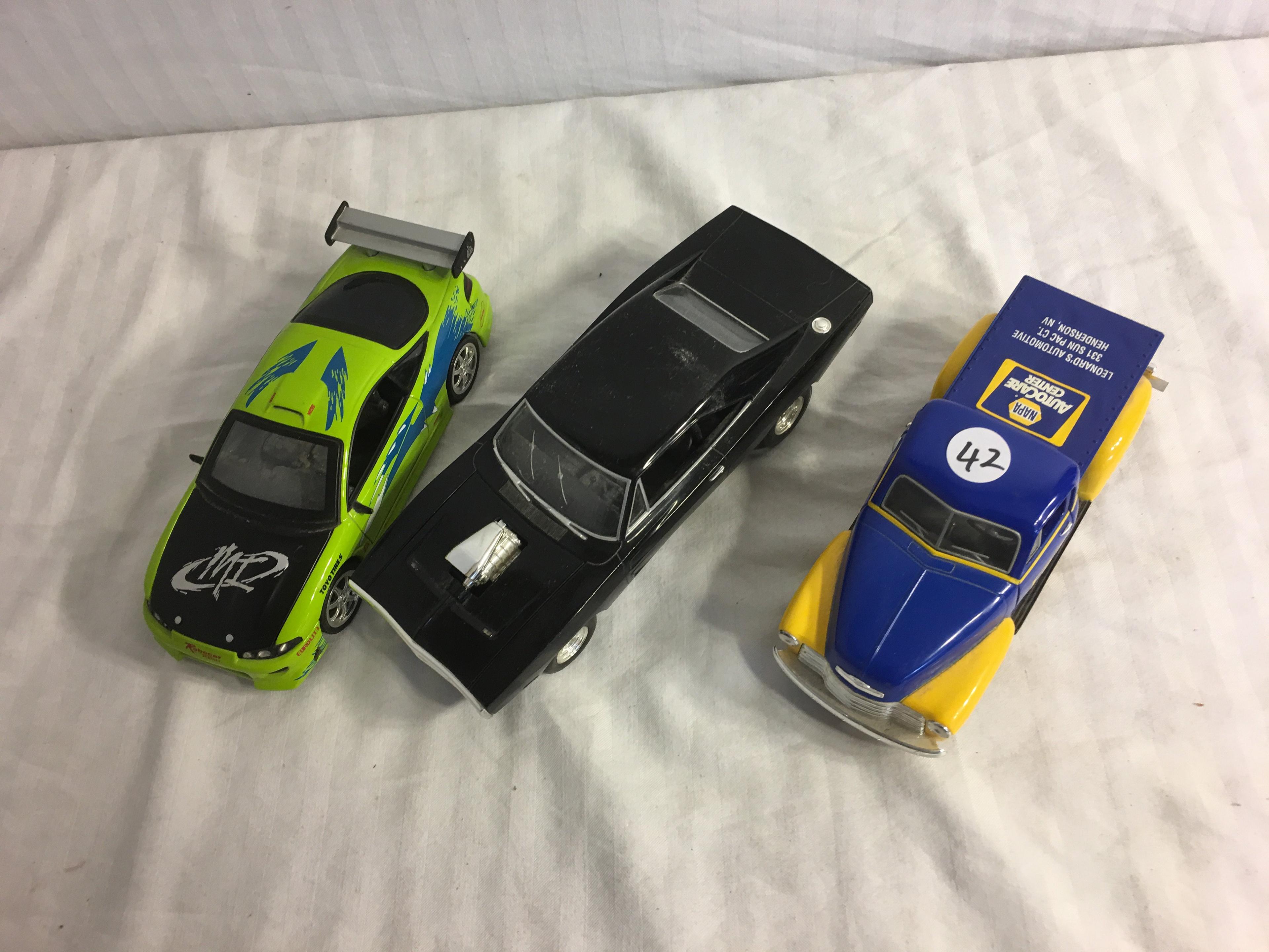 Lot of 3 Pieces Collector Loose Assorted Die-Cast Metal Cars 1:24 DieCast Metal Cars