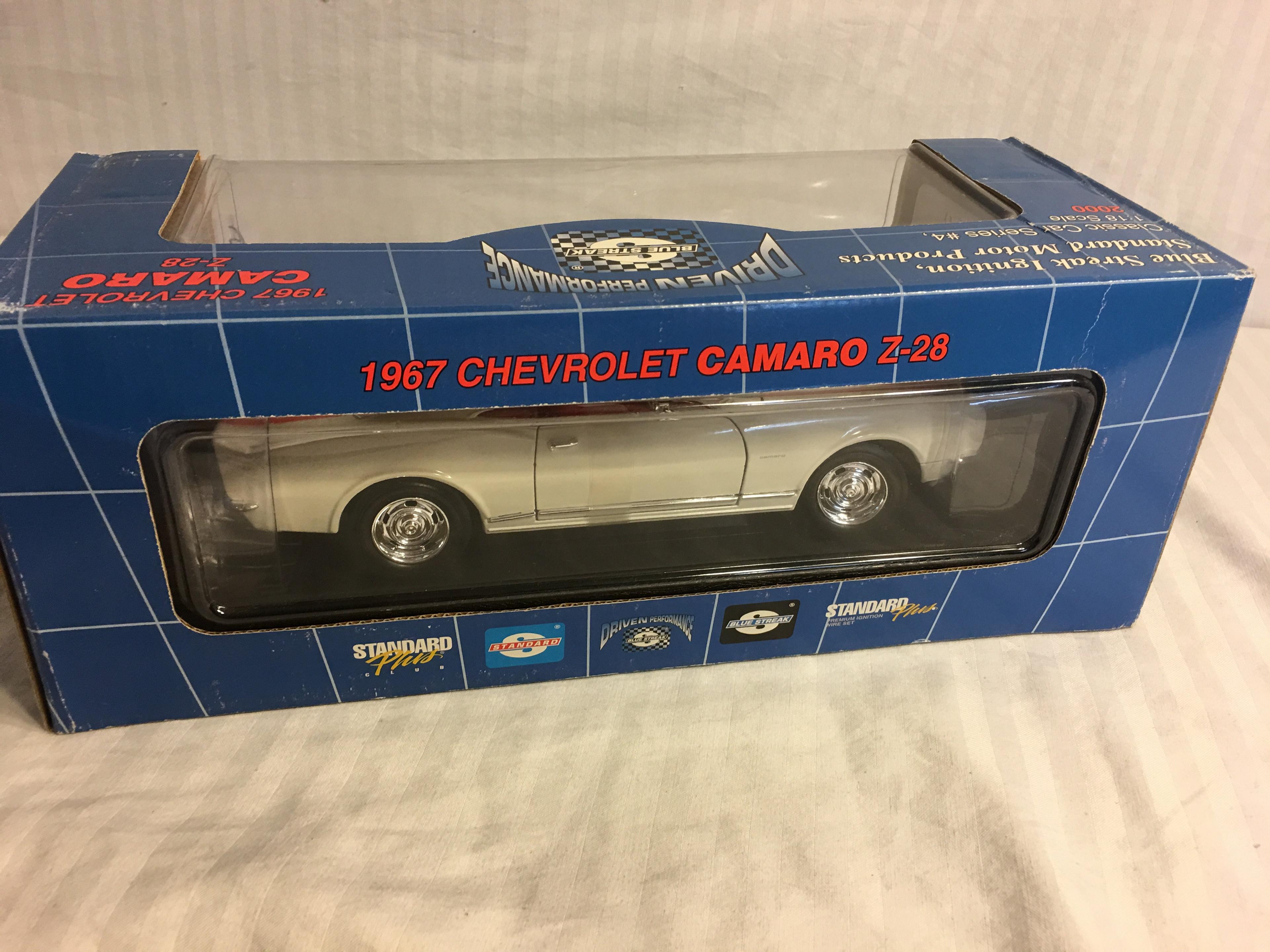 Collector Road Legends 1967 Chevrolet Camaro Z-28 1:18 Scale Die-cast Metal Series #4