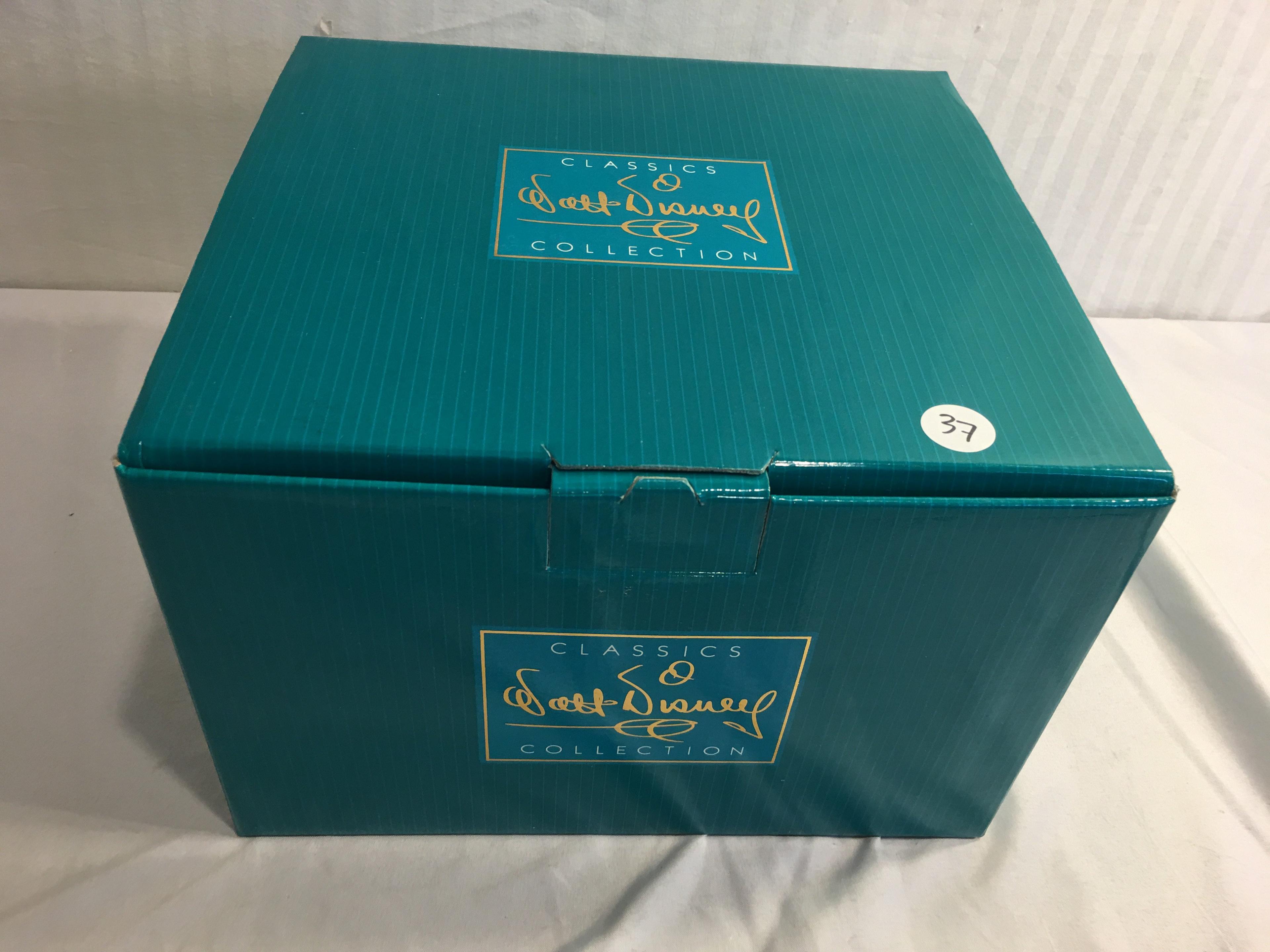 Collector Classic Walt Disney Collection Mickey House Club #1235187 Figurine Box Size:7"T x10"W