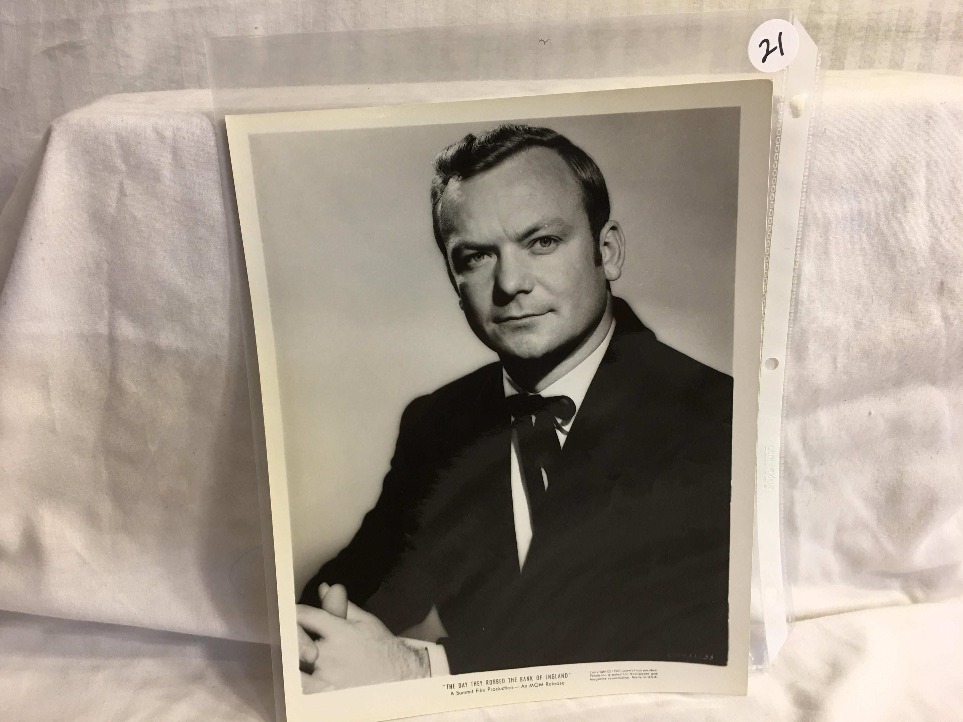 Collector 1960 Photo Black and White Picture Of "The day They Robbed The Bank of England 8x10