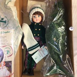 Collector 1988 Robin Woods The Christmas Collection "Dickens" Doll 18"tall Box Size