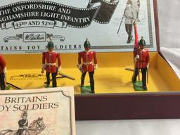 Collector 1996 Britains Oxford & Bucks Regiment Hand Painted Metal Model Figures Box: 4"x12"