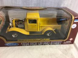 Collector NIB Road Legends 1934 Pick Up Pro Street Die Cast Metal 1:18 Scale Yellow Pickup