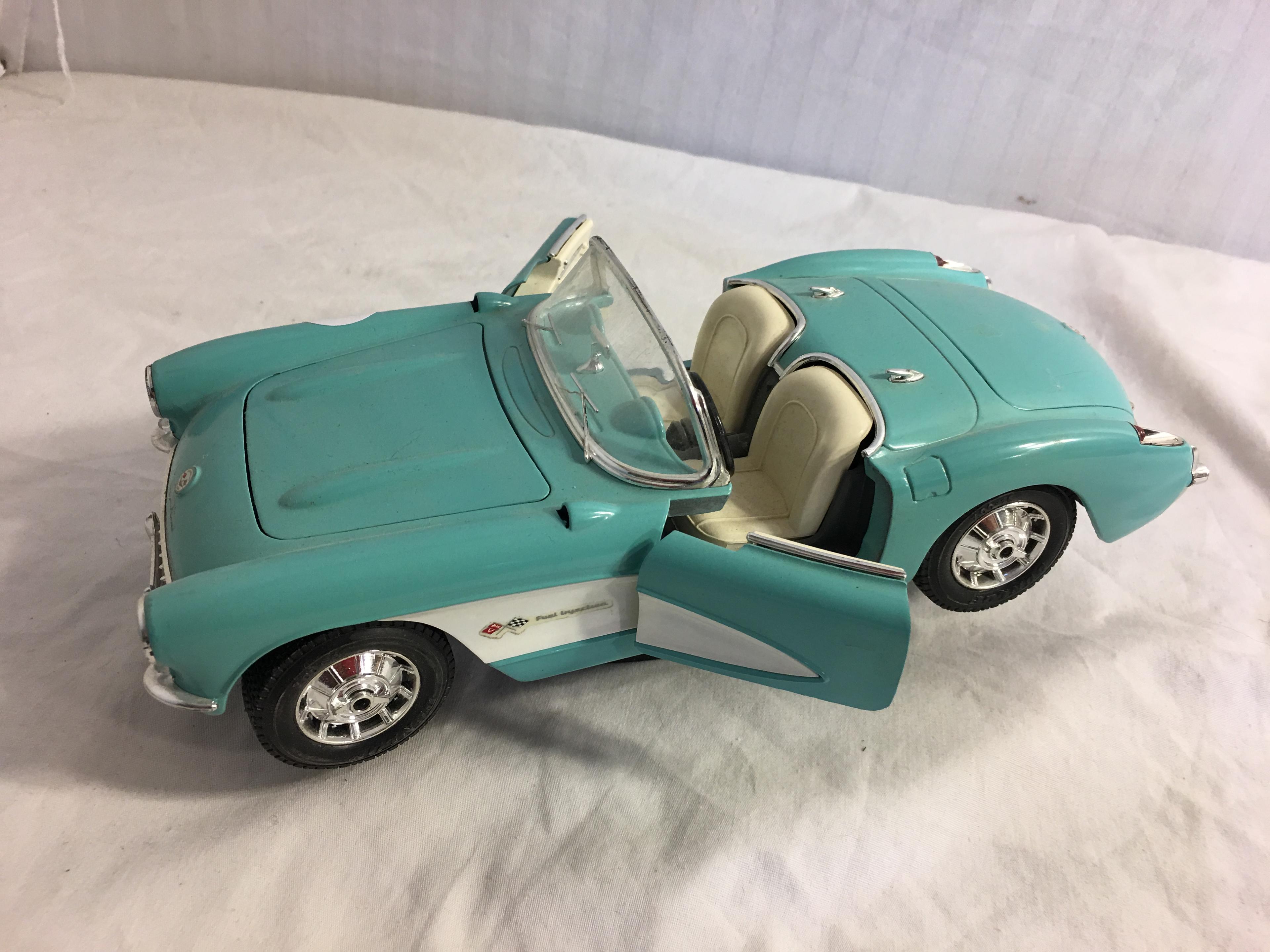 Collector Loose Burag Chevrolet Corvette 1957 Die Cast Metal 1/18 Scale Die Cast