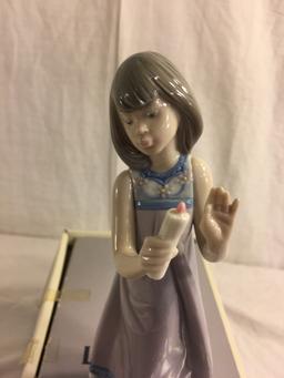 Collector LLADRO Porcelain Figurine #5606 Quiet Evening Girl with Candle 7.75" Tall