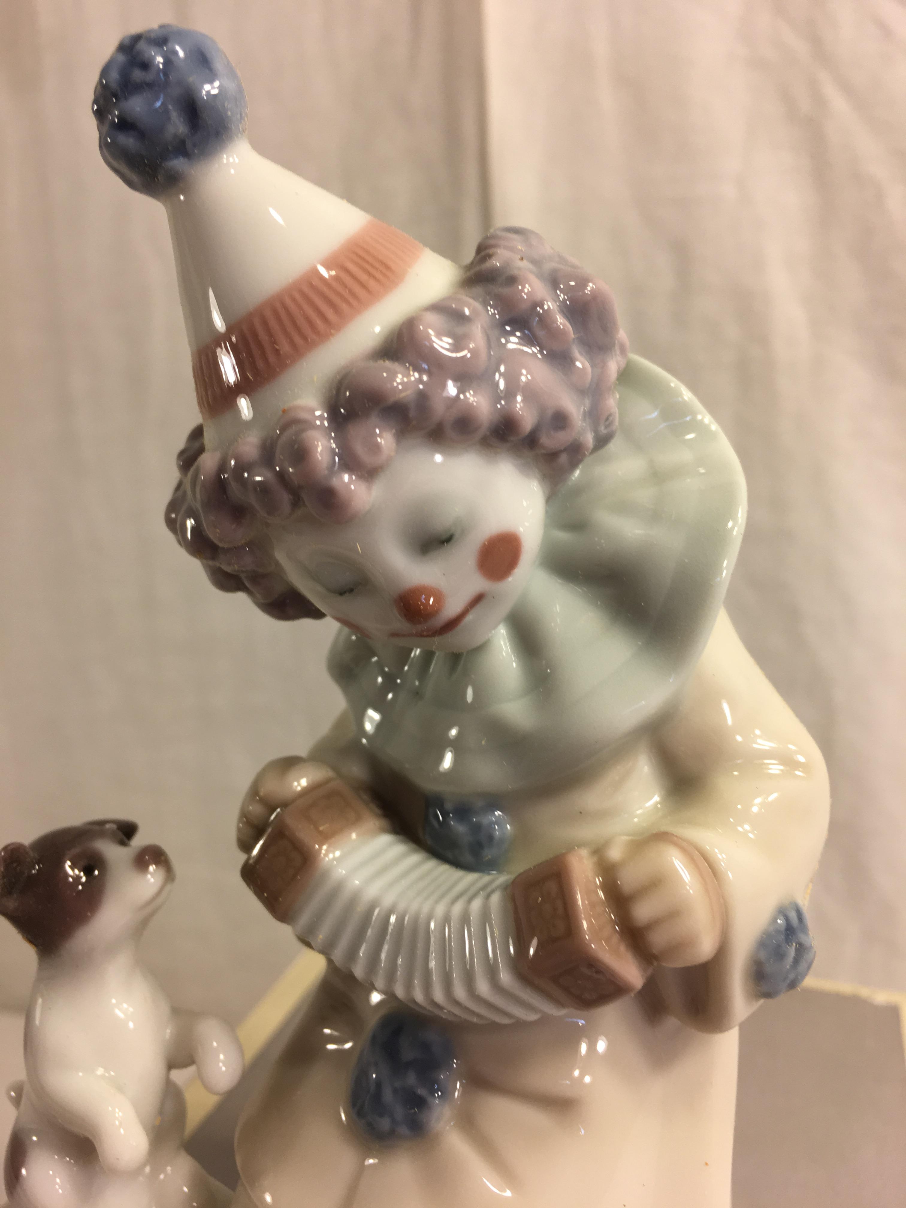 Collector Lladro 1985 Lladro Figurine Clown Pierrot w/Concertina and Puppy # 5279 Retired 8'tall