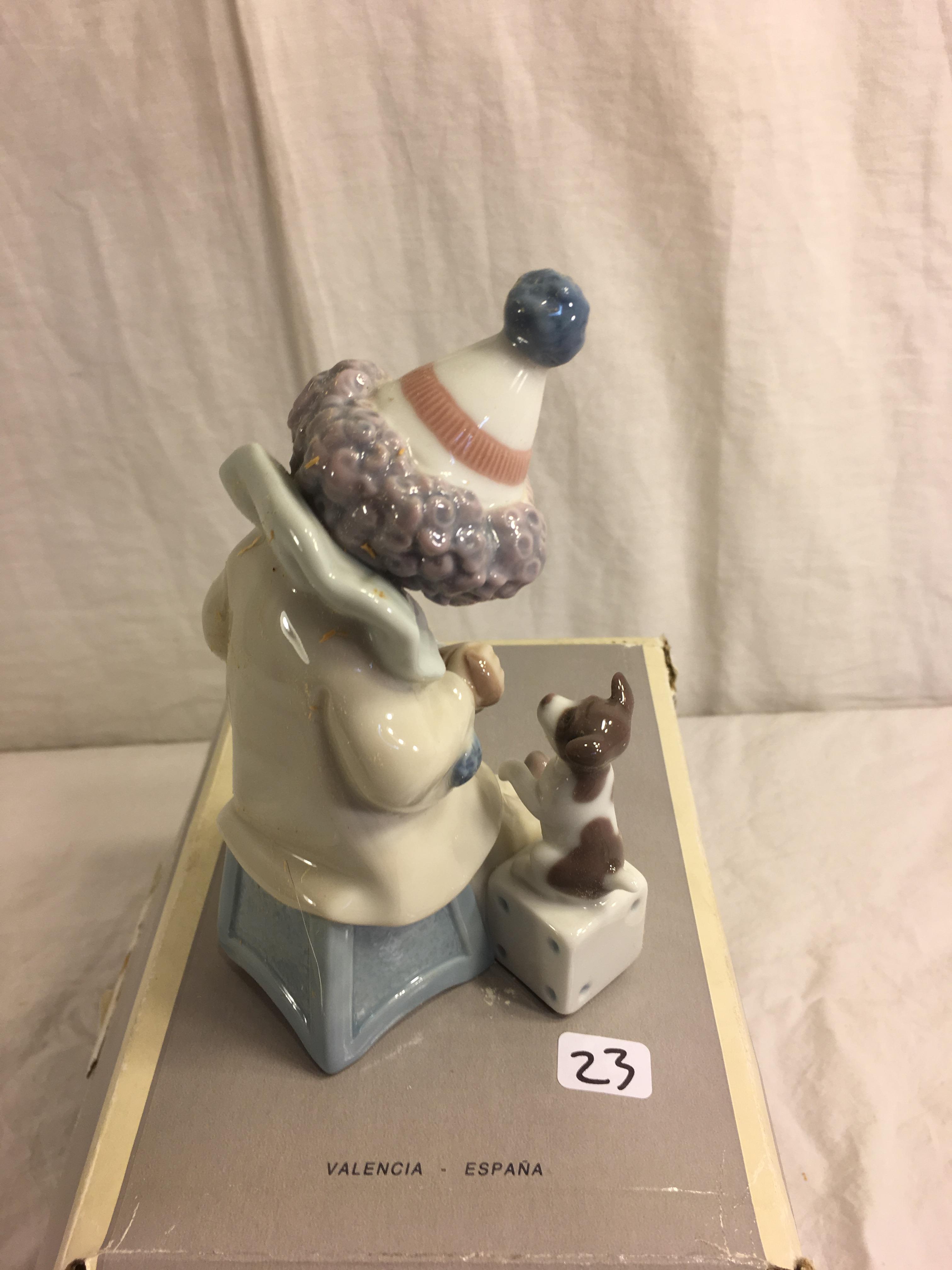 Collector Lladro 1985 Lladro Figurine Clown Pierrot w/Concertina and Puppy # 5279 Retired 8'tall