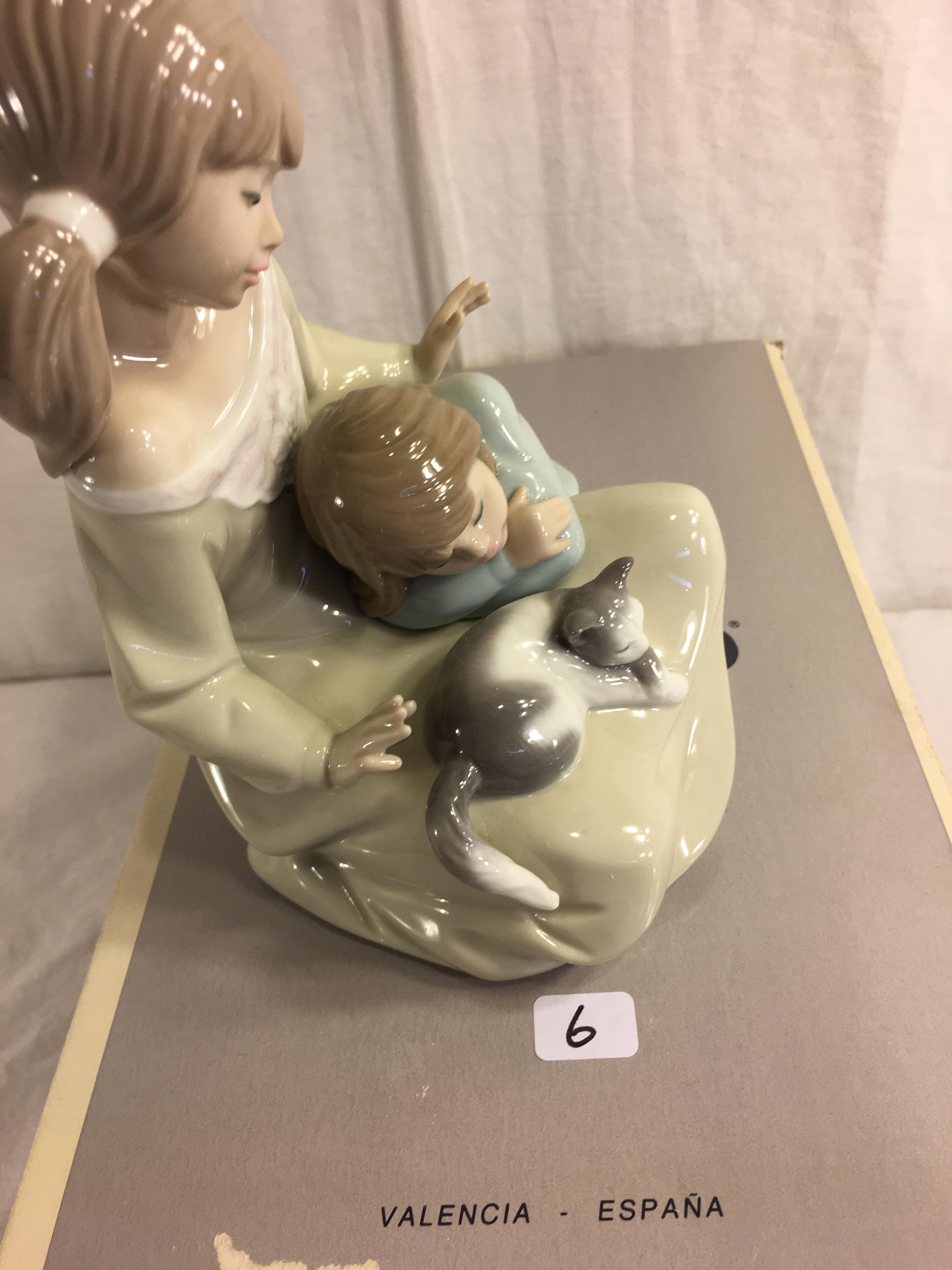 Collector Ritired Lladro " Little Sister" Figurine #1534, Retired Fiurine Box Size: 13.5x7.5x5" Box