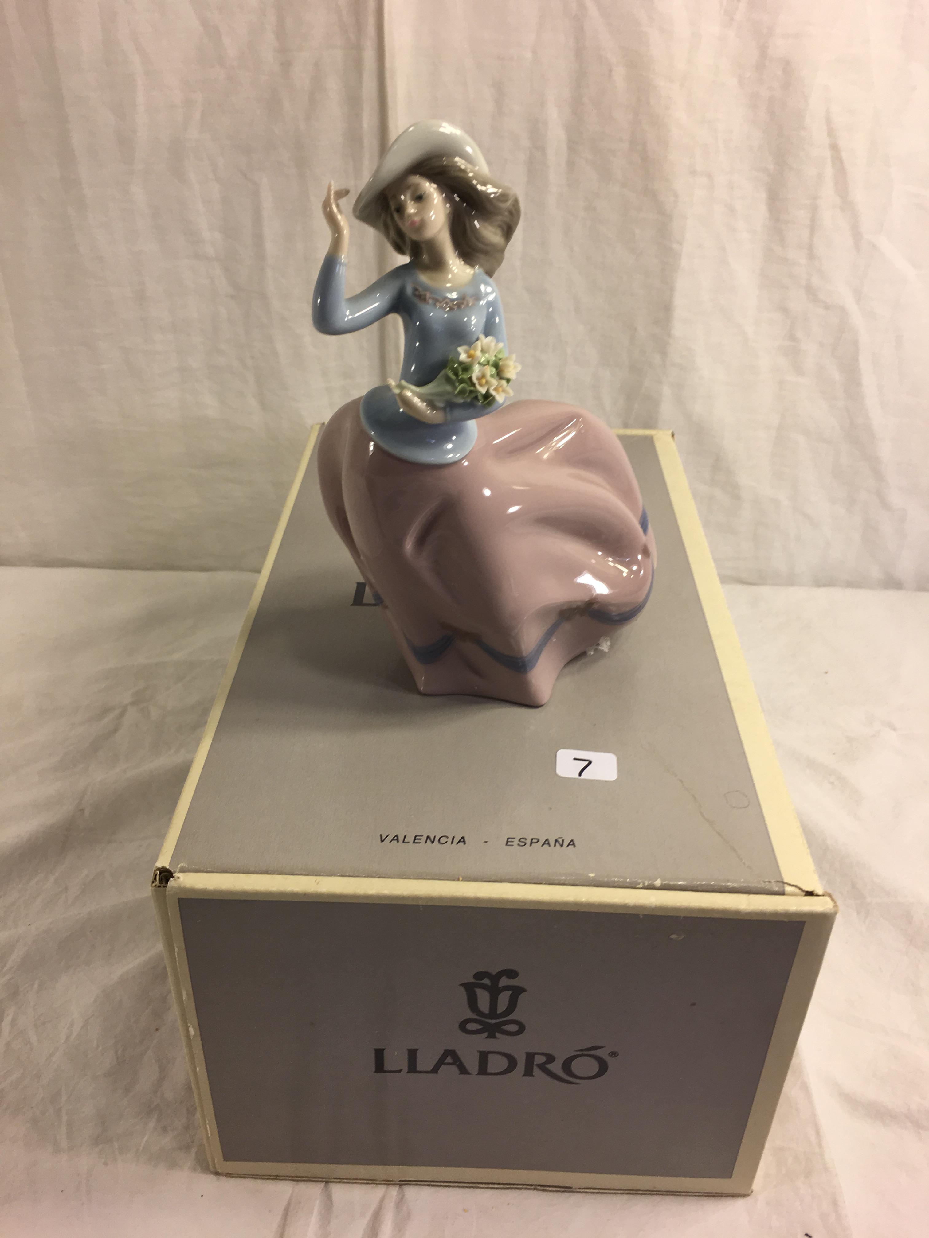 Collector Retired Lladro 5590 "Spring Breeze" Figurine Box Size:12.5x7.5" by 5.7/8"Tall Box