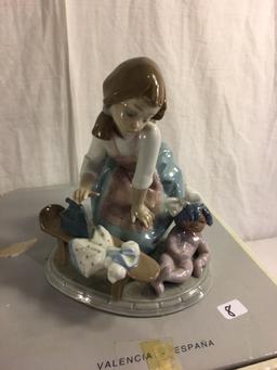 Collector Lladro "My Chores" 5782 Porcelain Figurine With Original Box Size:8x10'x9" Box
