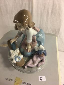 Collector Lladro "My Chores" 5782 Porcelain Figurine With Original Box Size:8x10'x9" Box