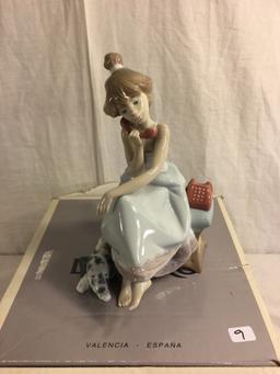 Collector Lladro Chit-Chat Girl Figurine 1990 Daisa Box Size: 10" by 6' By 6"