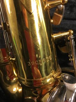 Collector Vintage Conn 20m Alto Saxophone Serial No. 3908835 with orig case