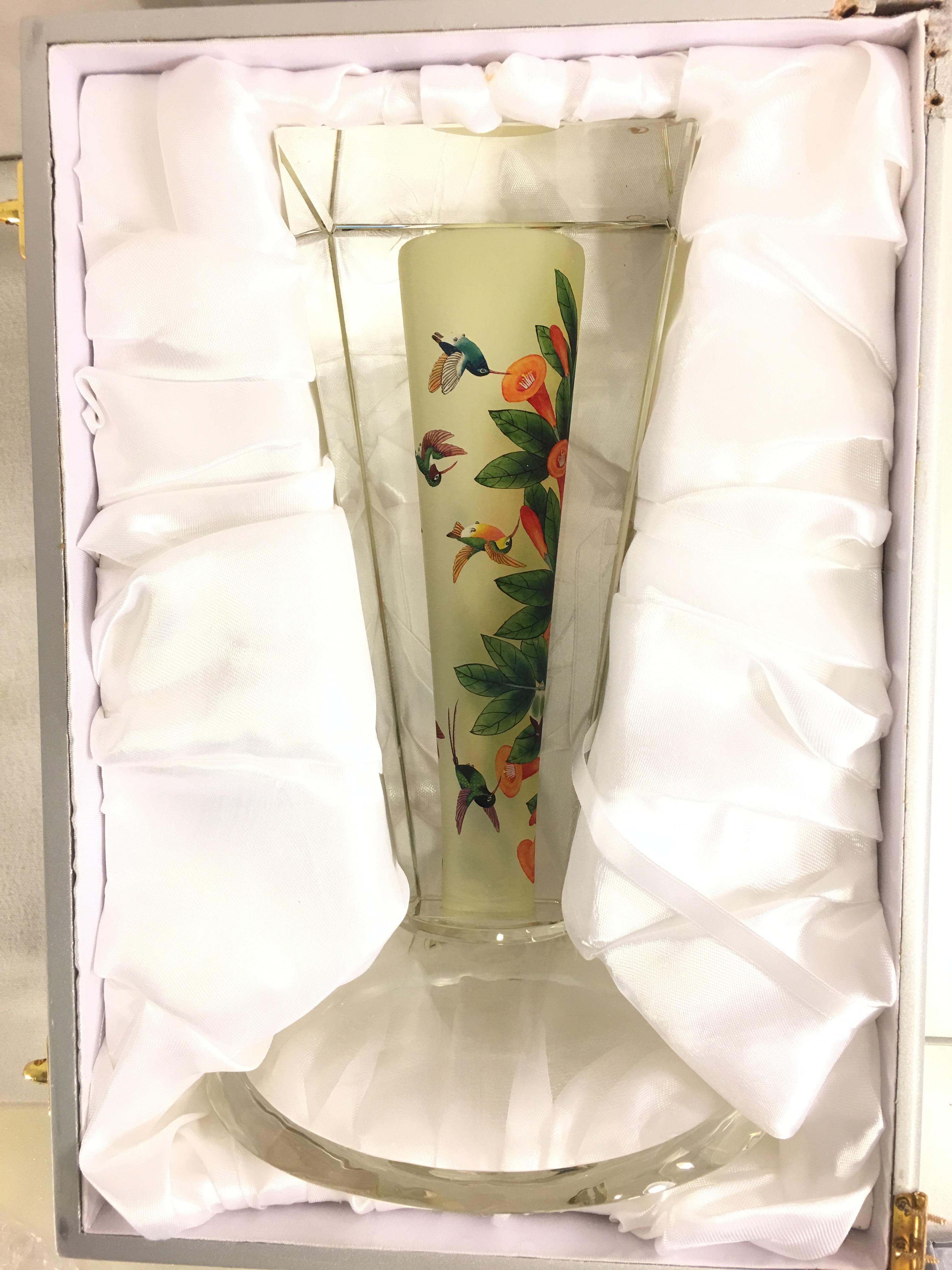 Collector Archelan Studio Crystal Glass Sculptor Vase 12"Hx7"W case is damaged