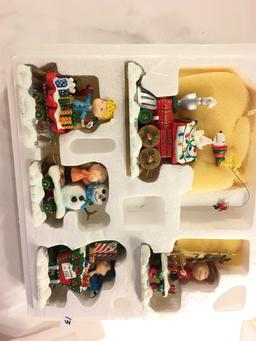 Collector The Danbury Mint Peanuts Snoopy Christmas Train Box Size: 12x9x5" Box Size