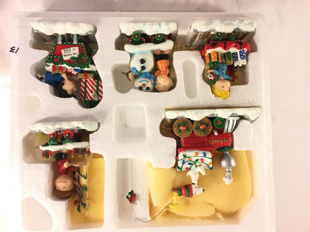 Collector The Danbury Mint Peanuts Snoopy Christmas Train Box Size: 12x9x5" Box Size