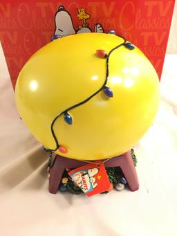 Collecor Westland Peanuts a Charlie Brown Christmas Water Globe Box Size: 7"tall Box