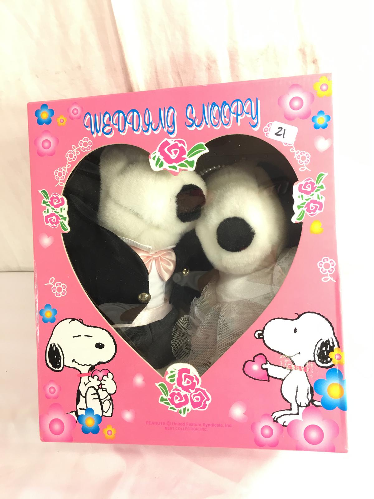 Collector Peanuts Wedding Snoopy Doll Box Size: 10.5"Tall Box