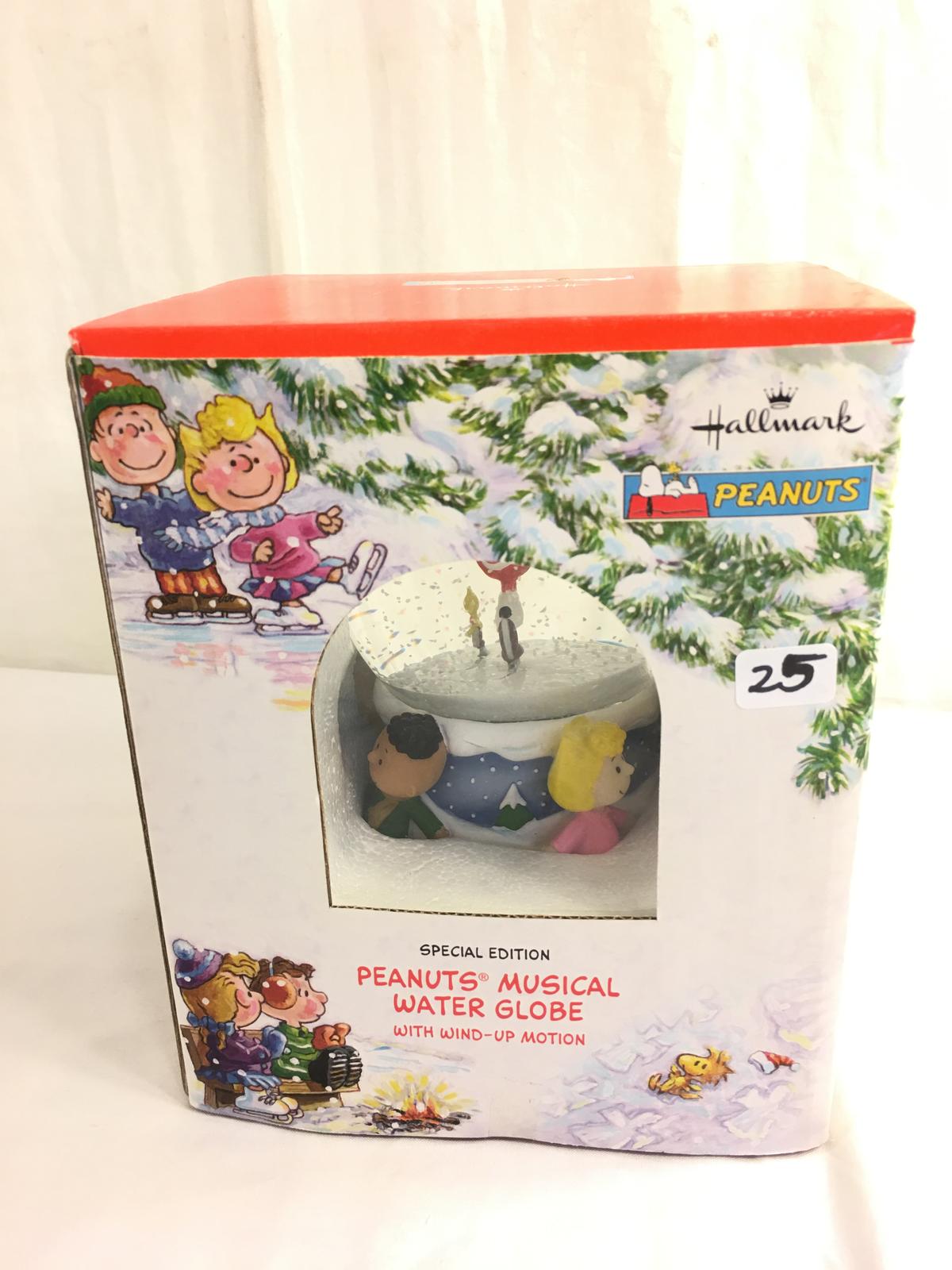 Collector Hallmark Peanuts Musical water Globe with Wind-Ip Motion Box Size: 7.5"Tall Box