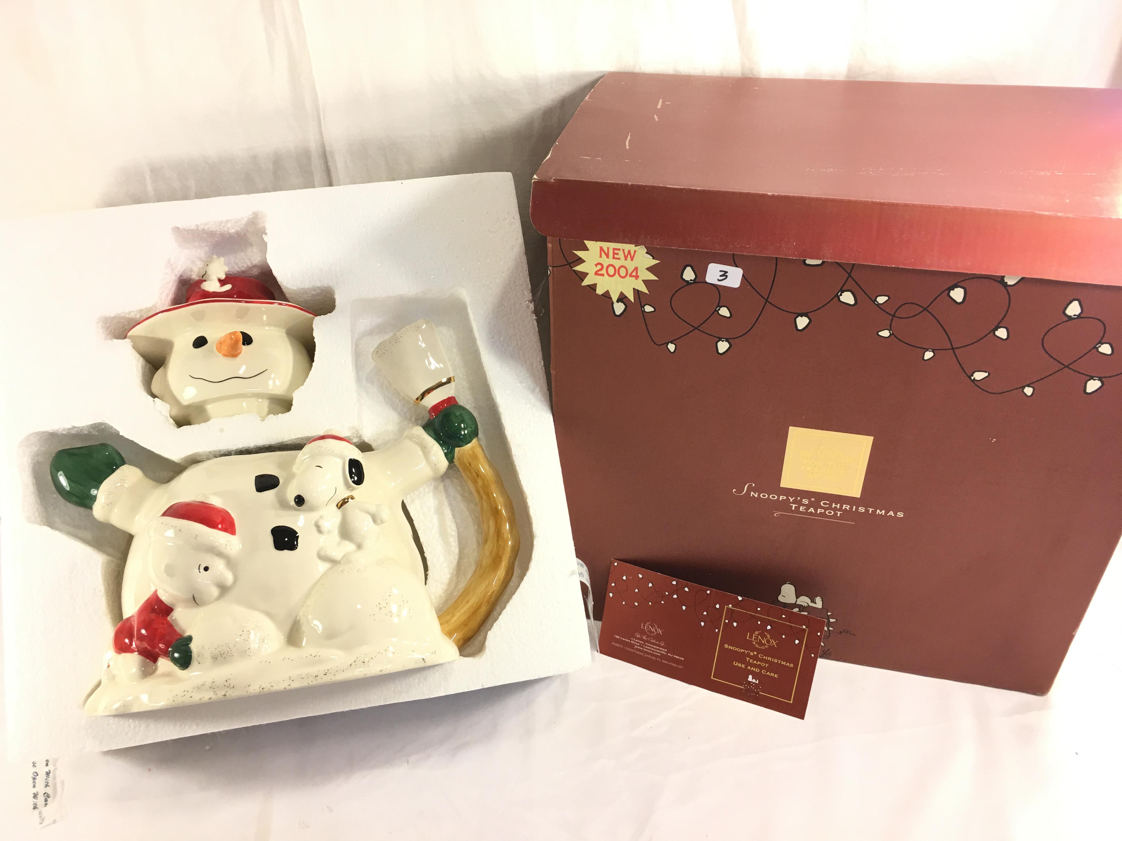 Collector Lenox Peanuts 2004 Snoopy's Christmas Cookie Jar Box Size: 16x11x12"
