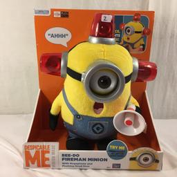 NIP Collector Illumination Minions Despicable Me Bee-Do Fireman Minion w/Megaphone 13"T