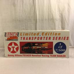 Racing Collectables Davey Allison/Texaco Havo0line Racing Team Hauler 1 of 7.500 Scale: 1:64