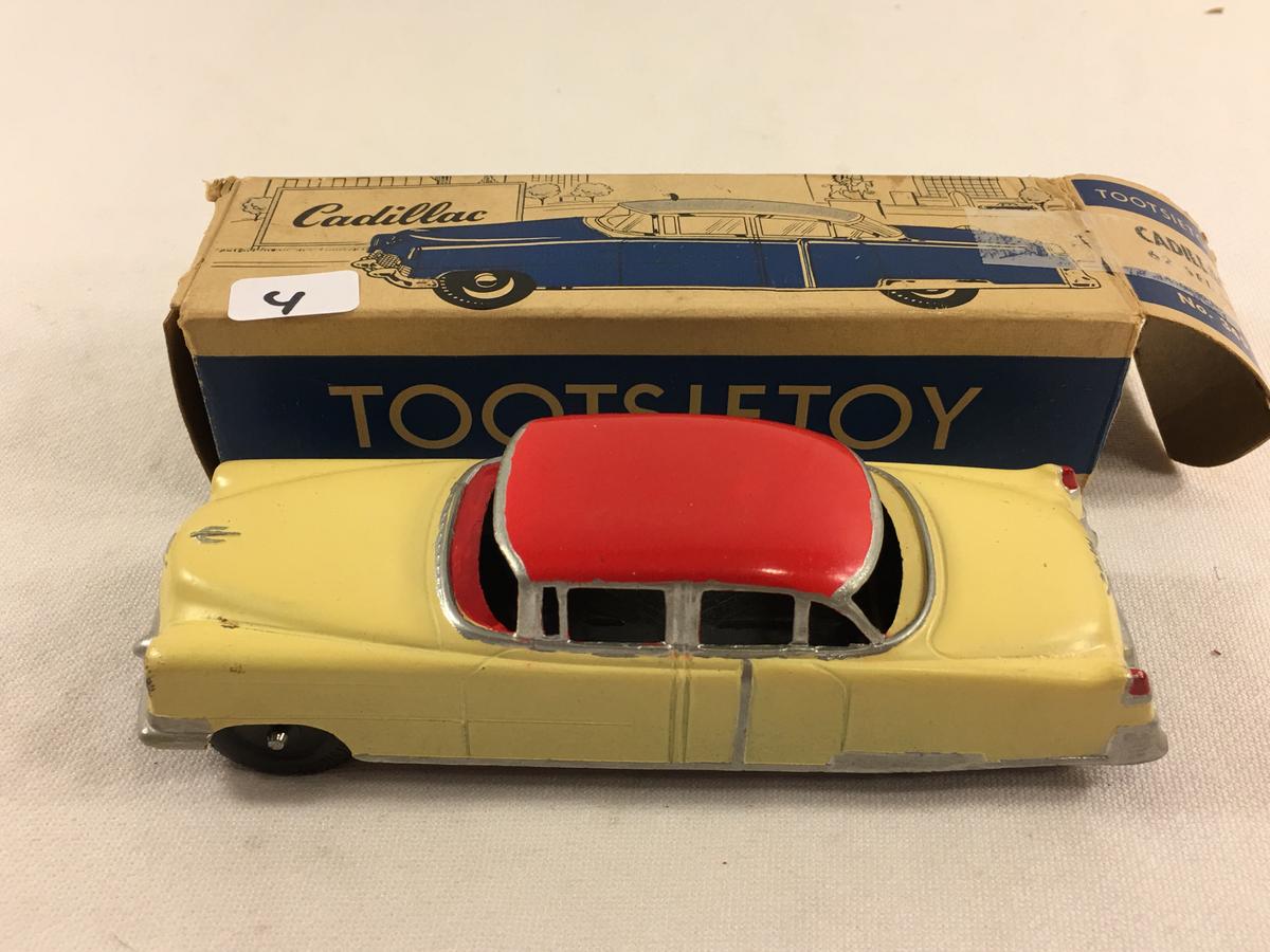 Collector Vintage Tootsietoy Cadillac 62 Sedan No.345  Made in USA Chicago Tin Car