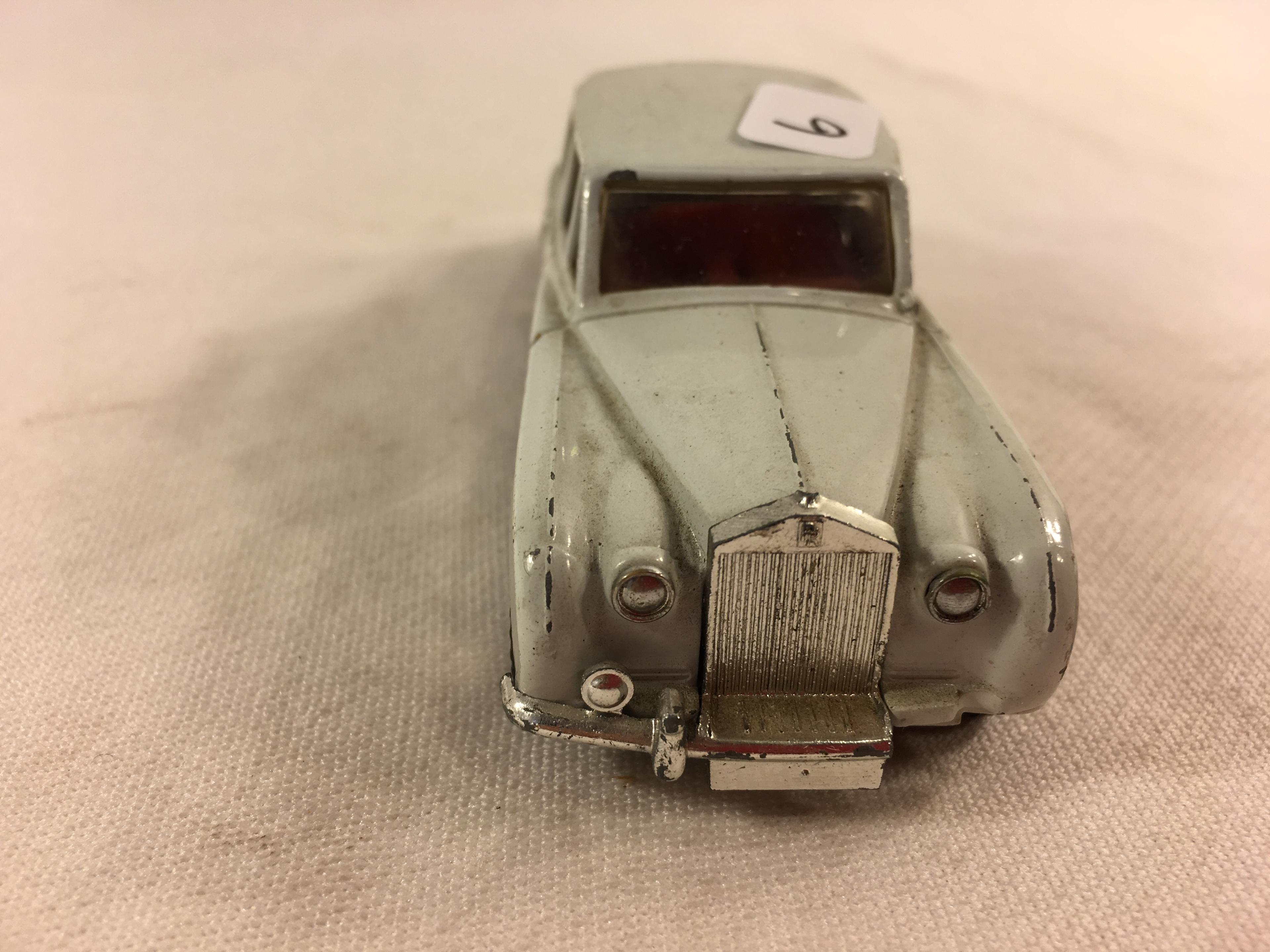 Collector Vintage Dinky Toys Rolls-Royce Phantom V 198 White Made in England DieCast Car