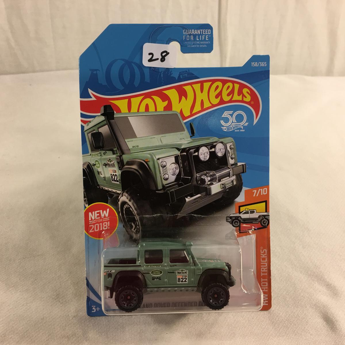 Collector NIP Hot wheels Mattel 1/64 Scale DieCast & Plastic Parts '15 Land Rover Defender Cab