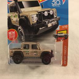 Collector NIP Hot wheels Mattel 1/64 Scale DieCast & Plastic Parts '15 Land Rover Defender Cab