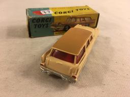 Collector Vintage Corgi Toys Plymouth Sports Suburban Station Wagon No.219 Made in GT. Britain Car