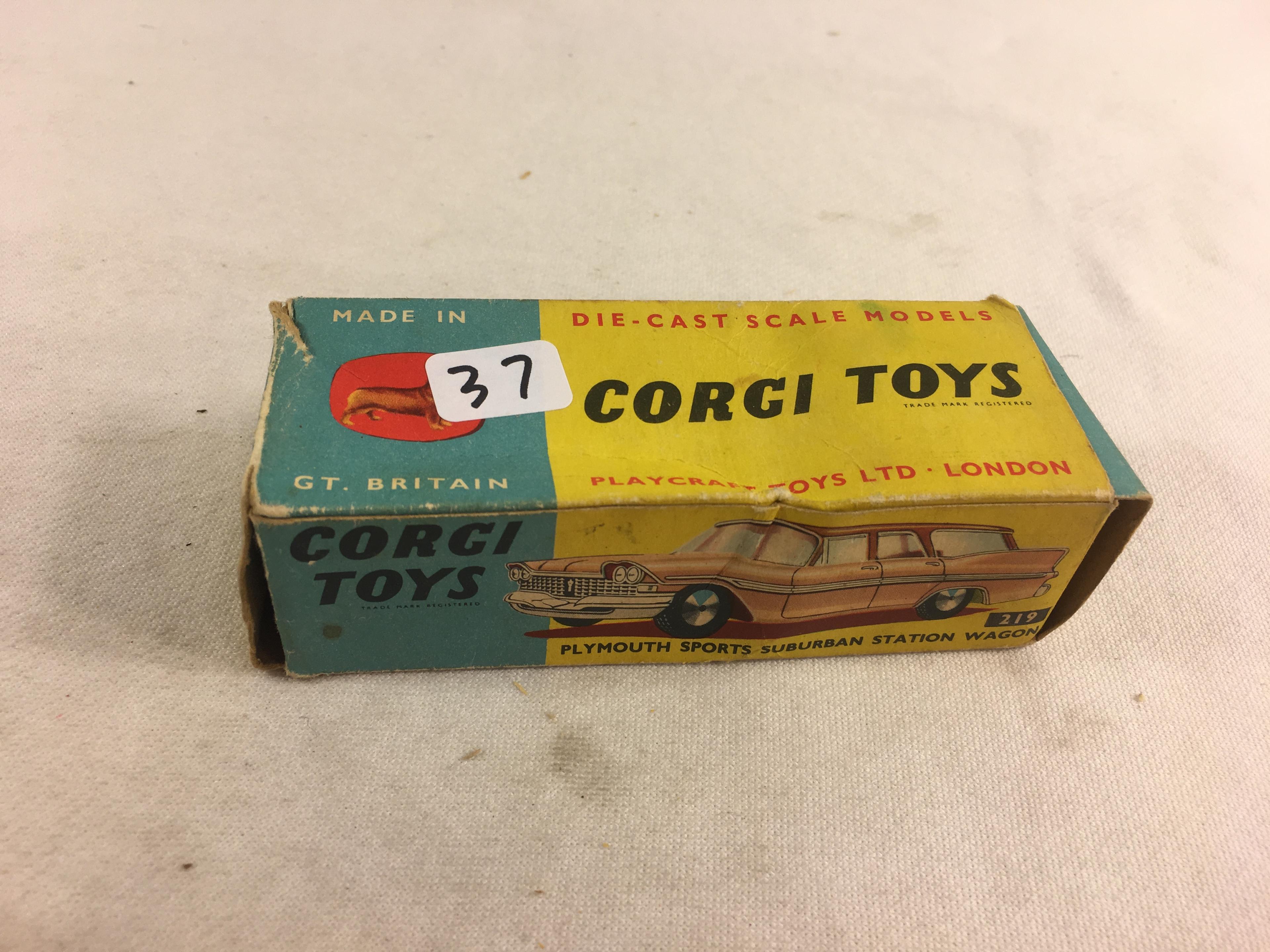 Collector Vintage Corgi Toys Plymouth Sports Suburban Station Wagon No.219 Made in GT. Britain Car